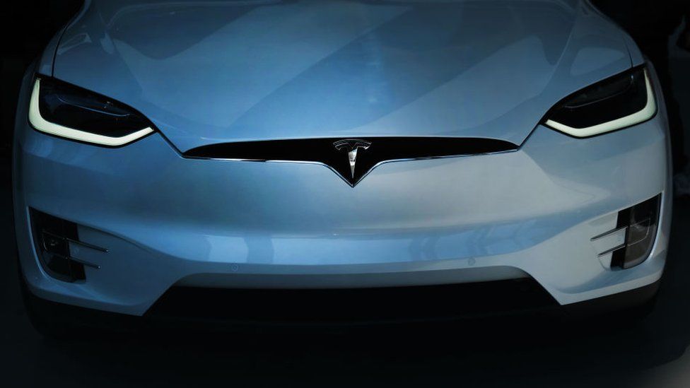 Společnost Tesla eviduje čím dál více stížností na tzv. "fantomové brzdění"