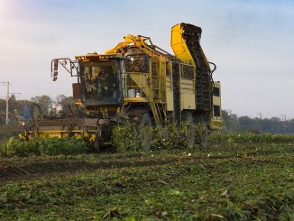 Dnešní traktory a další zemědělská technika dosahuje daleko větší hmotnosti, než v 60. letech minulého století. To způsobuje poškození orné půdy