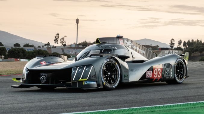 Automobilka Peugeot představuje svůj nový závodní model 9x8 Hypercar, který začne v příštím roce závodit v proslulém závodě v Le Mans