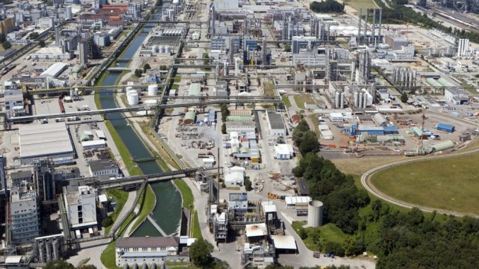 Německý chemický výrobce polysilikonů Wacker chce rozšířit výrobu křemíkového kovu poblíž norského Trondheimu