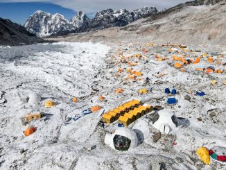 Nepál je nucený přemístit základní tábor, který vede na nejvyšší horu světa Mt. Everest. Může za to tání ledovce pod táborem