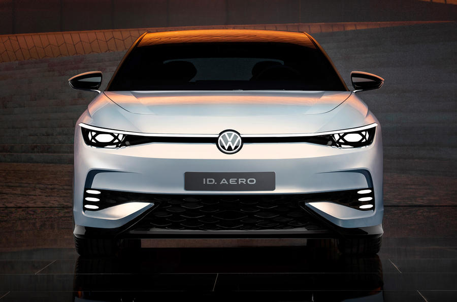 Výrazný odznak Volkswagen tvoří ústřední prvek stylingu přední části ID Aero