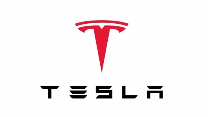 Americká společnost Tesla si najala PR firmu na monitoring zaměstnanců na sociální síti Facebook