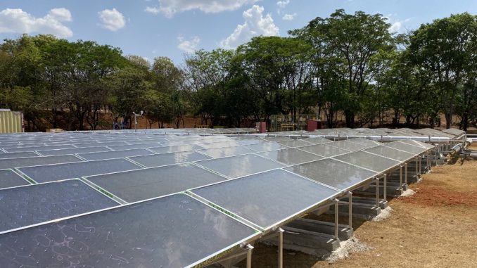 Švýcarský startup TVP SolarPanel vyrobil nový solární termální panel. Má absorpční plochu 1,96 m2 a hmotnost 27 kg na metr čtvereční