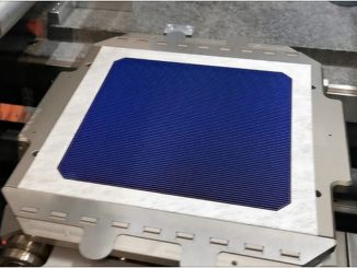 Vědci z Fraunhofer ISE postavili bifaciální heterojunkční solární článek s účinností přeměny energie 21,7 % díky rotačnímu sítotisku
