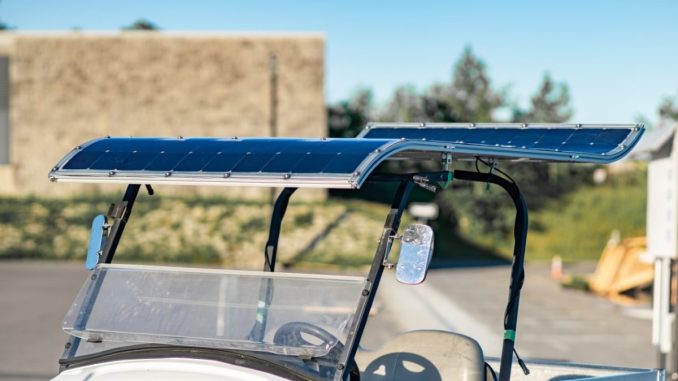 Startup Capsolar z kanadského Quebecu vyvinul solární panel přizpůsobitelný pro nízkorychlostní elektrická vozidla