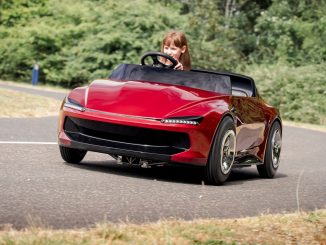 Nový Firefly Sport od firmy Young Driver se představil jako plně elektrické, čistě britské auto určené výhradně dětem, aby se naučily řídit