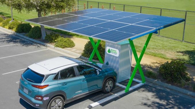 Společnost Paired Power uvedla nový solární kryt PairTree o výkonu 5 kW měří 3,2 m x 5,2 m x 3,7 m. Pojme až 10 bifaciálních solárních panelů