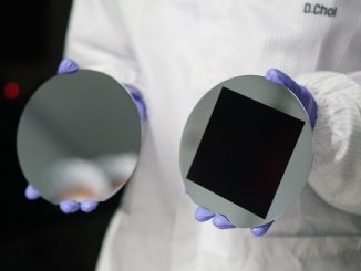 Korejští vědci sestavili destičkový solární článek s radiálním spojením s mikrodráty a pasivační vrstvou z oxidu hlinitého