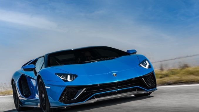 Stejně jako u předchozích modelů s italská značka Lamborghini šetří to nejlepší až na konec se svým modelem Aventador Ultimae Roadster