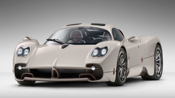 Pagani odhalilo svůj nejnovější model Utopia. Je vybavený stejným dvojitým turbodmychadlem V12 jako Huayra, i když s větším výkonem