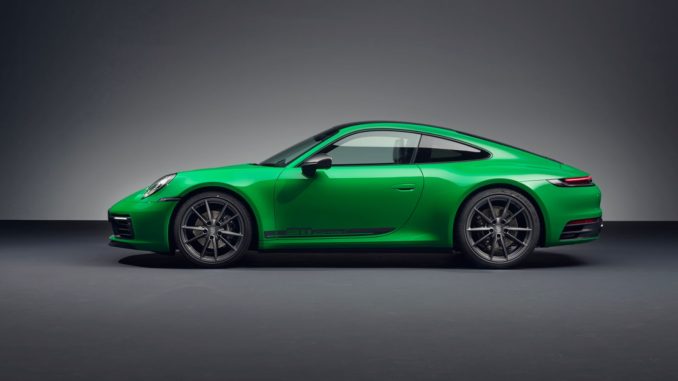 Nejnovější generace sportovního vozu Porsche 911 Carrera T se vrátila. Nyní se dá tento model objednat za 2,7 milionů korun (98 500 liber)
