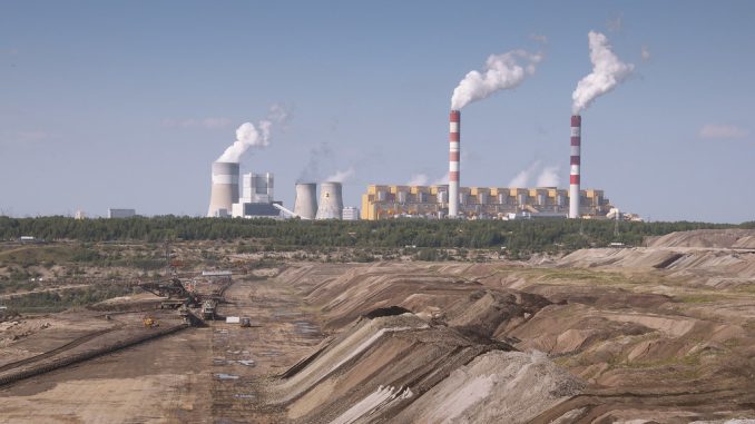 BloombergNEF (BNEF) nastínil možný plán přechodu výroby elektřiny největší uhelné elektrárny v Evropské Unii v polském Belchatowě