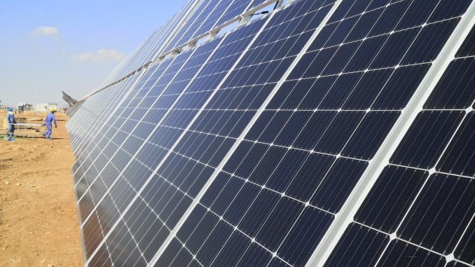 Solární článek TOPCon dosahuje účinnosti 24,2 % díky nové technologii plazmatické depozice atomárních vrstev