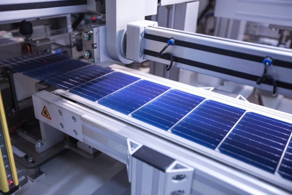 Podle poradenské organizace Asia Europe Clean Energy (Solar) Advisory (AECEA) se celková roční kapacita výroby solárních článků a modulů v Číně může zvýšit z 361 GW na konci loňského roku až na 600 GW na konci roku 2022