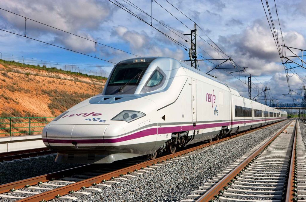 Jízdenky zdarma jsou k dispozici pouze na příměstské vlaky provozované společností Renfe (Cercanías a Rodalies) a na cesty vlakem na střední vzdálenosti do 300 kilometrů. Nevztahuje se na vysokorychlostní vlaky AVE společnosti Renfe, které spojují destinace jako