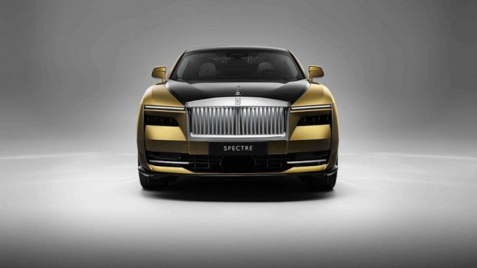 Nový plně elektrický Rolls-Royce s označením Spectre a s výkonem 576 koní se na trhu objeví s cenou kolem 8,4 milionů korun