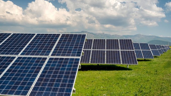 Švédská společnost Vattenfall odhalila plány na výstavbu rozsáhlé solární elektrárny podél dálnice A6 v Nizozemsku bez dotací