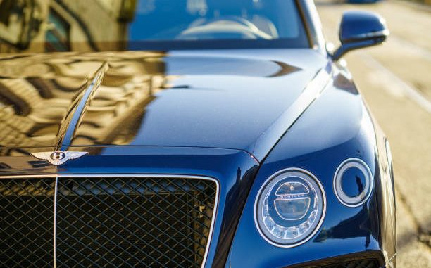 Bentley odhaluje, že dvojnásobný zisk za rok 2022 je důsledkem rostoucí personalizace, která přináší vyšší příjmy z jednoho prodaného vozu