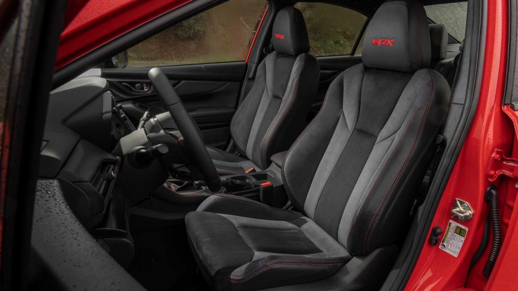 Nejvyšší specifikace Subaru WRX GT rovněž získala přední sedadla Recaro Performance Design
