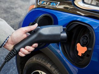V roce 2021 společnost GM oznámila program Dealer Community Charging Program, jehož cílem je rozšířit přístup k nabíječkám pro elektromobily