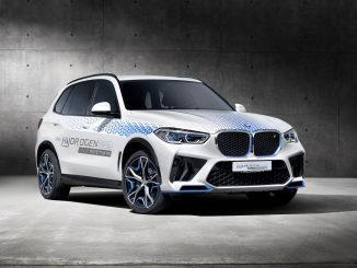 BMW začalo vyrábět vodíkový crossover iX5. Automobilka vyrábí nový model ve svém výzkumném a inovačním centru v Mnichově