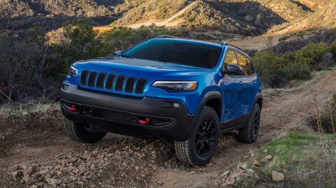 Jeep zjednodušuje modelovou řadu Cherokee pro rok 2023. Mají být k dispozici pouze dvě výbavy, a to nová Altitude Lux 4x4 a Trailhawk
