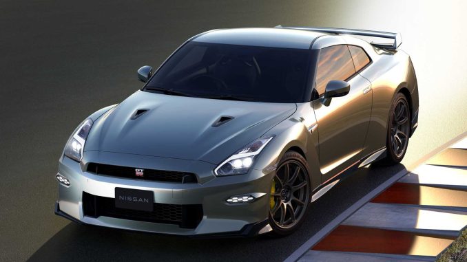 Nissan GT-R je sice starý, ale pro rok 2024 se objeví několik novinek. Na autosalonu v Tokiu se objevil vylepšený vůz určený pro Japonsko