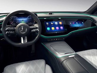Po měsících špionážních snímků s maskovanými prototypy Mercedes oficiálně zahajuje upoutávku na novou generaci třídy E