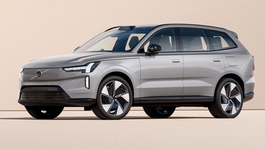 Volvo mezitím vybavilo svůj připravovaný model EX90 - konkurenta Range Roveru EV, jehož uvedení na trh se plánuje na rok 2024