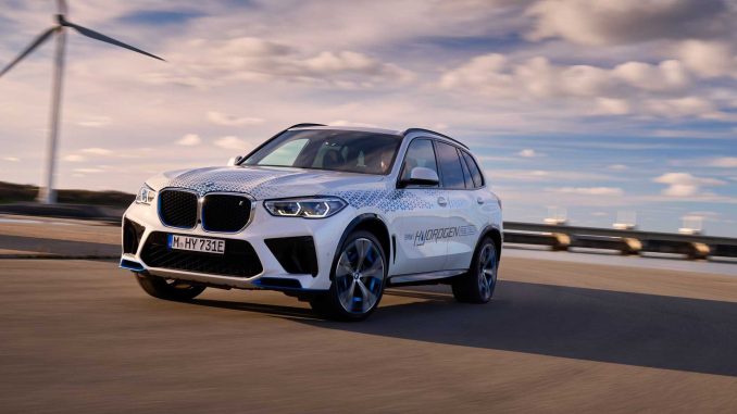 BMW začalo vyvíjet crossover na vodíkové palivové články před čtyřmi lety. Vodíkový model iX5 Hydrogen se již brzy představí veřejnosti