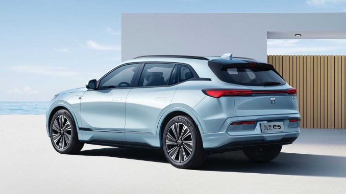 Buick představil interiér svého prvního elektromobilu na bázi Ultium, modelu Electra E5. Model se začne prodávat v Číně v první polovině roku