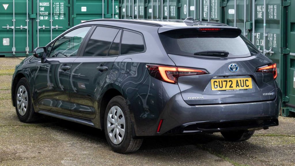 Toyota do Corolly 2023 nainstaluje hybridní pohonnou jednotku o objemu 1,8 litru, která dodávce poskytne výkon 138 koní (102 kW)