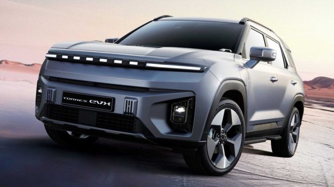 Jihokorejský výrobce SUV SsangYong nyní zveřejňuje první zcela oficiální snímky s elektrickým terénním vozem, který nese název Torres EVX