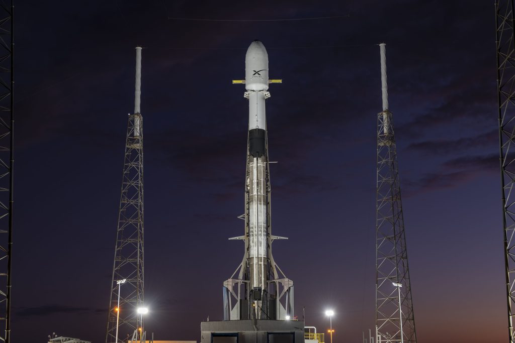 Raketa Falcon 9 se 46 satelity Starlink odstartovala z kalifornské Vandenbergovy vesmírné základny ve čtvrtek 27. dubna