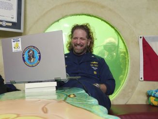 Floridský profesor Dituri, přezdívaný Dr. Deep Sea, překonal světový rekord v pobytu pod vodou. Překonal tak rekord z roku 2014