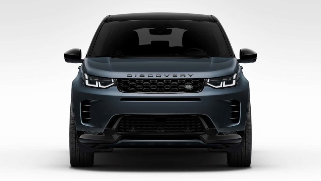Land Rover přidává trochu sportovního charakteru akcenty nasávání předního nárazníku, které vypadají jako drápy