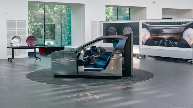 Společnost DS Automobiles prostřednictvím designové studie představuje vizi s názvem M.i. 21, která ovlivní budoucí vozy této značky