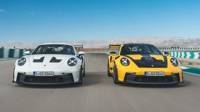 Sportovní vůz Porsche 911 se má stát posledním modelem společnosti, který přijde o spalovací motor. Poté se mají prodávat jen elektromobily