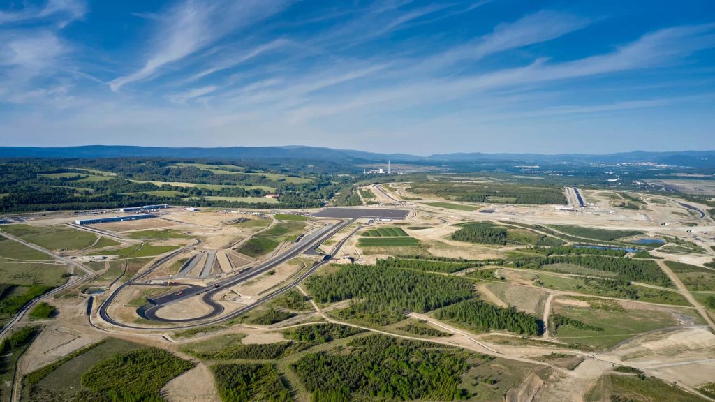 Nový zkušební areál se nachází v bývalém těžebním regionu, který chce bavorská společnost proměnit v technologické centrum