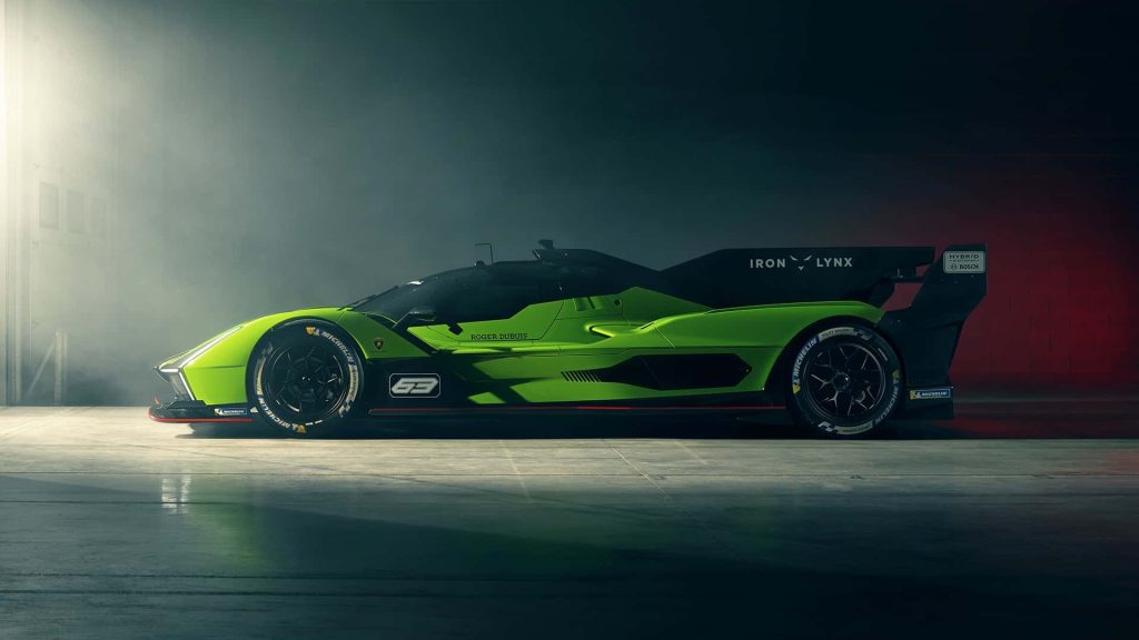 Vůz pohání zcela nový motor z dílen Lamborghini, vyrobený speciálně pro závodní program