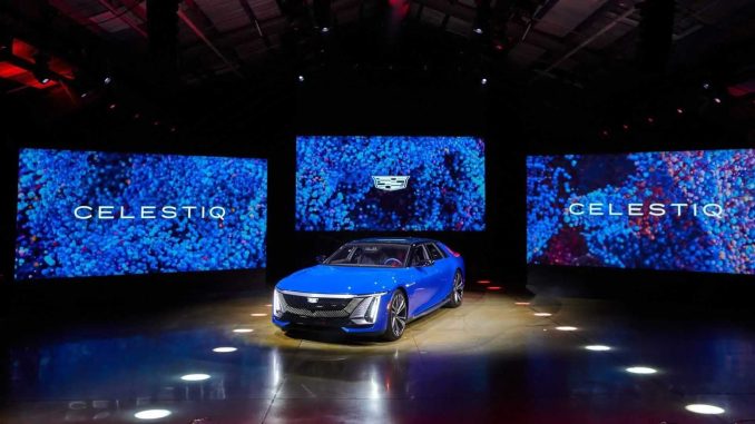 Nový model Cadillac Celestiq 2024 začíná na ceně kolem 340 000 dolarů (7 495 000 korun). A to ještě před úpravami