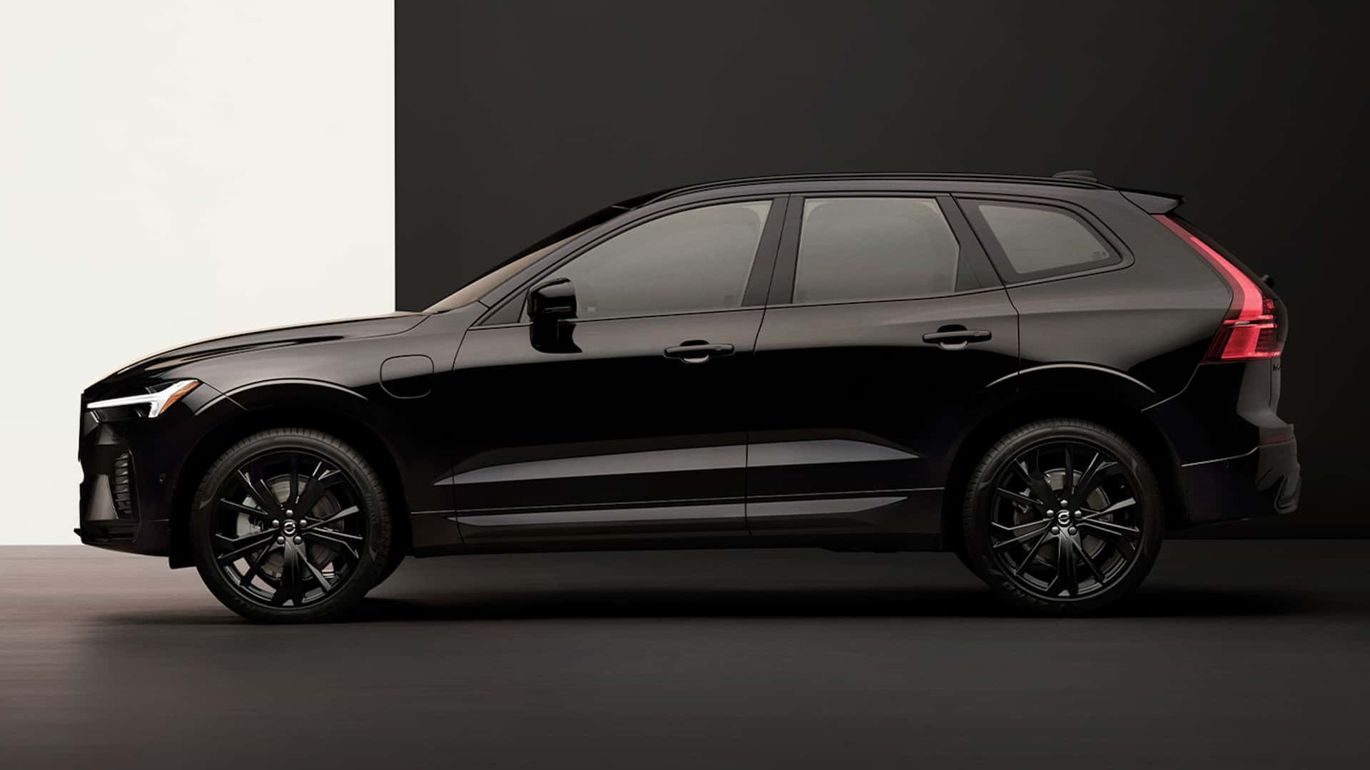 Volvo XC60 Black Edition vypadá tajuplně VTAUTA.CZ