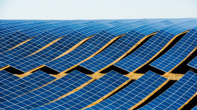 Společnost Vena Energy uvedla, že prozkoumá možnosti výroby komponentů solárních panelů a bateriových systémů pro ukládání energie v Indonésii