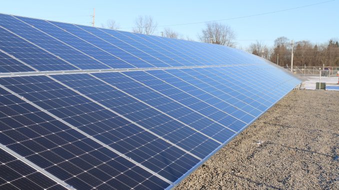 Australská firma UV Solar uvedla na trh nový bezrámový solární panel, který je podle výrobce GoodWe o 60 % lehčí než běžné FV moduly