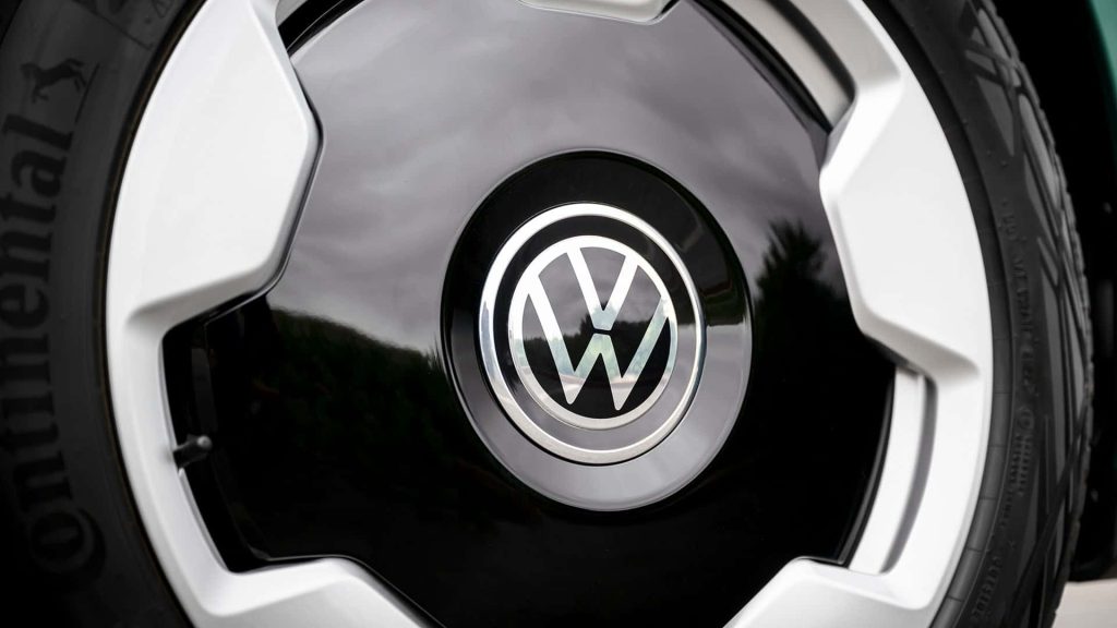 Podle údajů německého Spolkového úřadu pro motorovou dopravu (KBA), které sdílí Automobilwoche (prostřednictvím Electreku), prodal Volkswagen v Německu do července 41 475 elektromobilů, zatímco Tesla 40 289 kusů