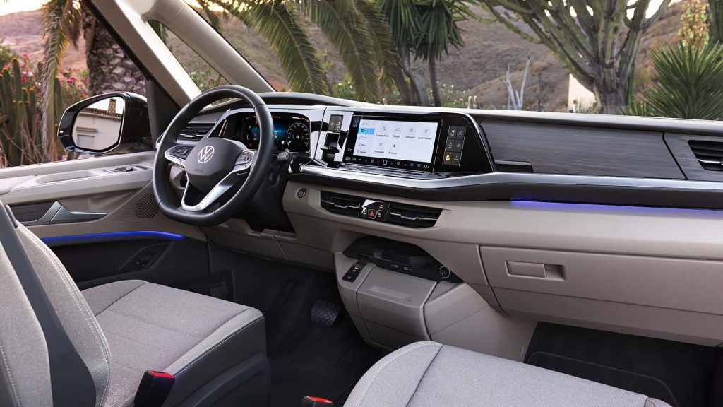Díky přidání druhých posuvných dveří účtuje VW novou Californii jako třízonový koncepční vůz