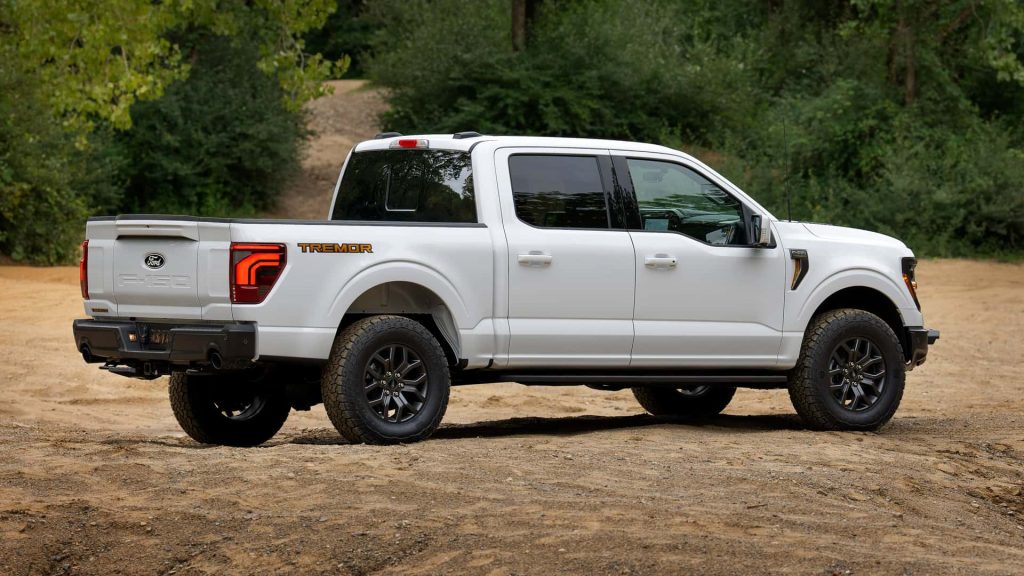 Ford spoléhá na současnou hybridní pohonnou jednotku PowerBoost a mírné osvěžení