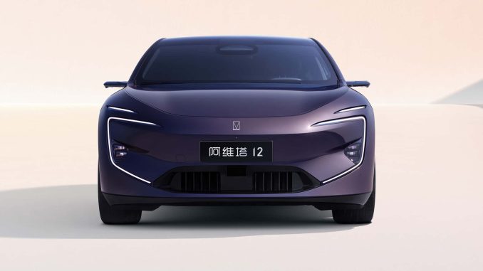 Avatr, společný podnik čínských automobilek Changan, CATL a Huawei, v německém Mnichově odhalil svůj druhý elektromobil s označením 12