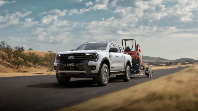 Ford představuje vůbec první Ranger PHEV. Začne se vyrábět koncem letošního roku a dodávky začnou v roce 2024